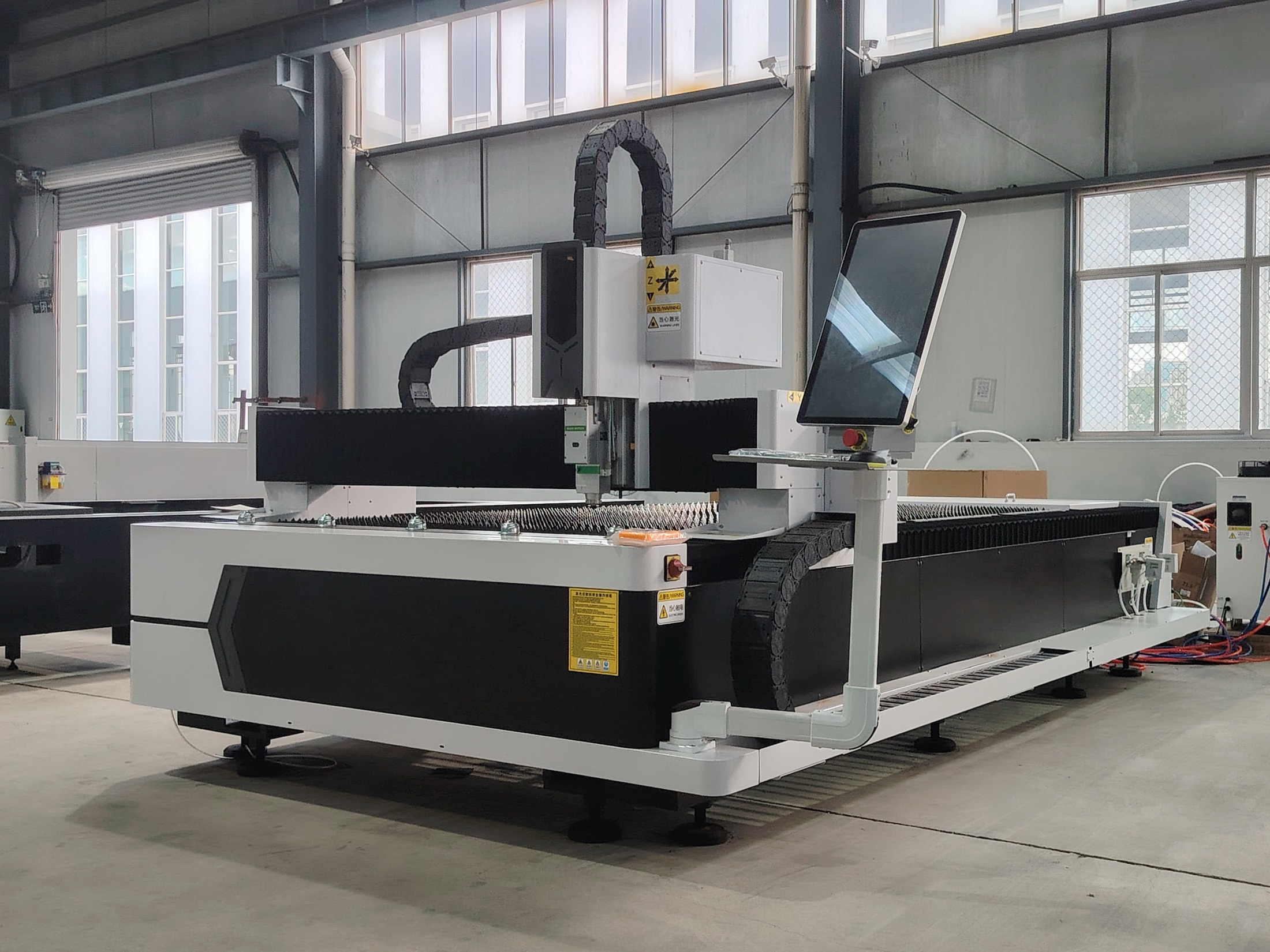 3000W open single-platform fiber laser cutting machine
